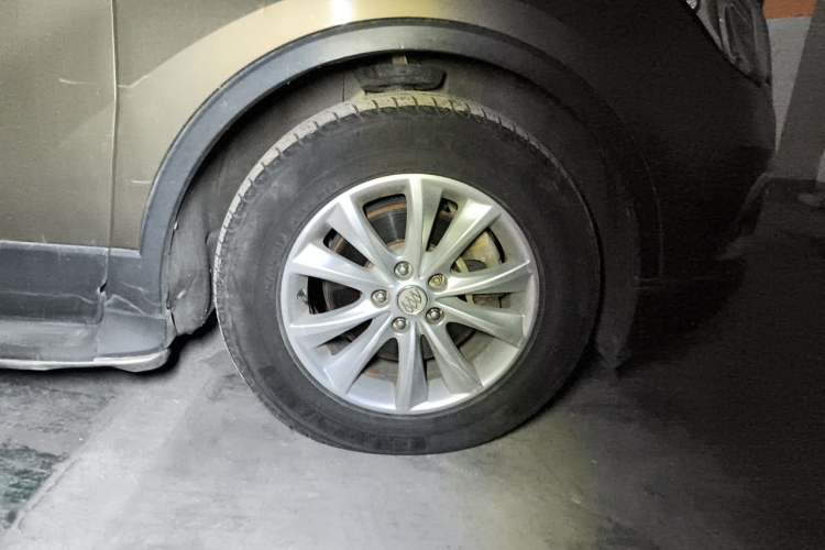 Used Buick Envision 2016 28T Four-Wheel Drive Elite Version Right Front Wheel Hub