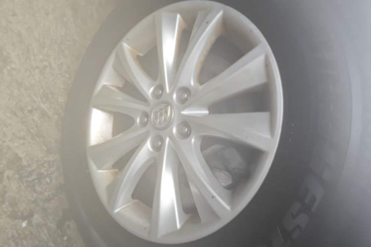 Used Buick Envision 2016 28T Four-Wheel Drive Elite Version Right Front Wheel Hub