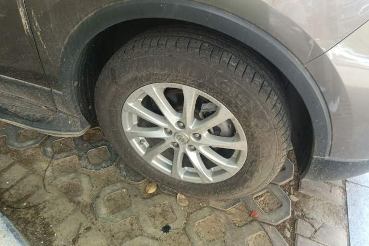Used Buick Envision 2016 20T Two-Wheel Drive Leading Version Right Front Wheel Hub