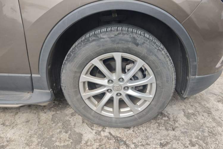Used Buick Envision 2016 20T Four-Wheel Drive Elite Model Right Front Wheel Hub