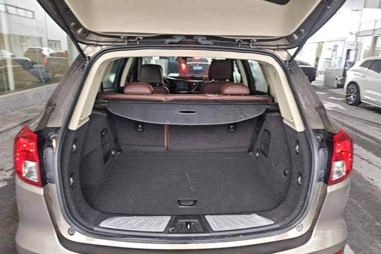 Used Buick Envision 2016 20T Two-Wheel-Drive Elite Model Trunk