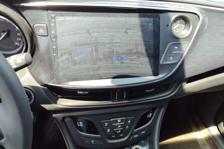 Used Buick Envision 2016 20T Two-Wheel Drive Leading Version Audio And AC Panel