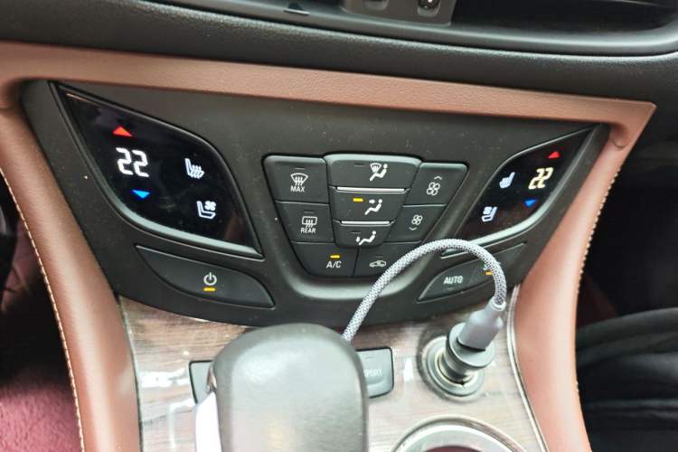 Used Buick Envision 2016 28T Four-Wheel Drive Luxury Model Audio And AC Panel
