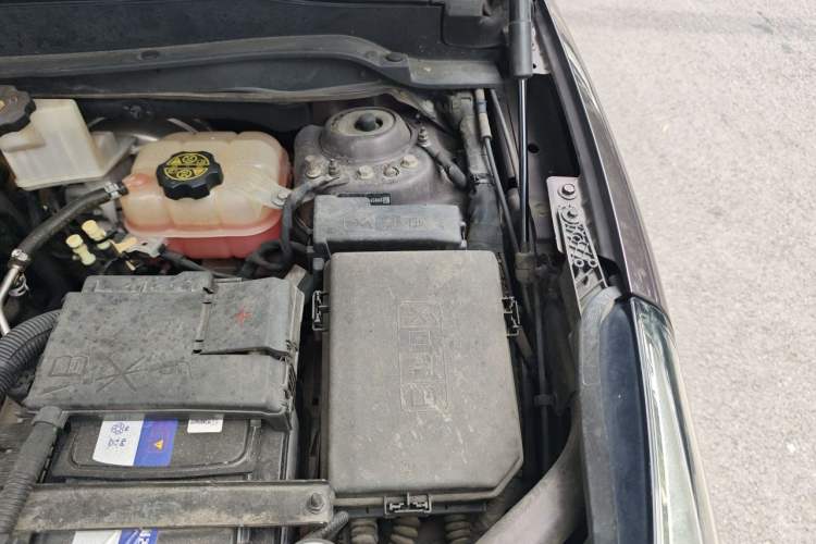 Used Buick Envision 2016 20T Two-Wheel-Drive Elite Model Engine Bay Left
