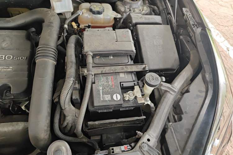 Used Buick Envision 2016 20T Four-Wheel Drive Luxury Model Engine Bay Left