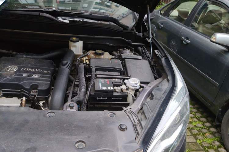 Used Buick Envision 2016 20T Two-Wheel-Drive Elite Model Engine Bay Left