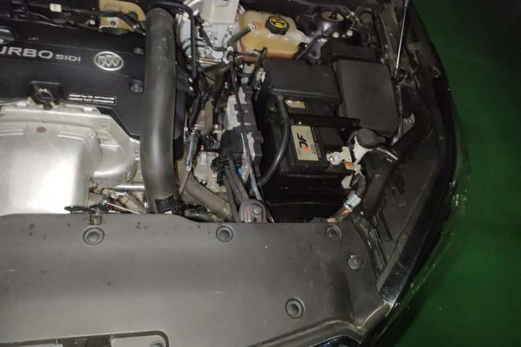 Used Buick Envision 2016 28T Four-Wheel Drive Luxury Model Engine Bay Left