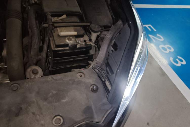Used Buick Envision 2016 20T Two-Wheel Drive Leading Version Engine Bay Left