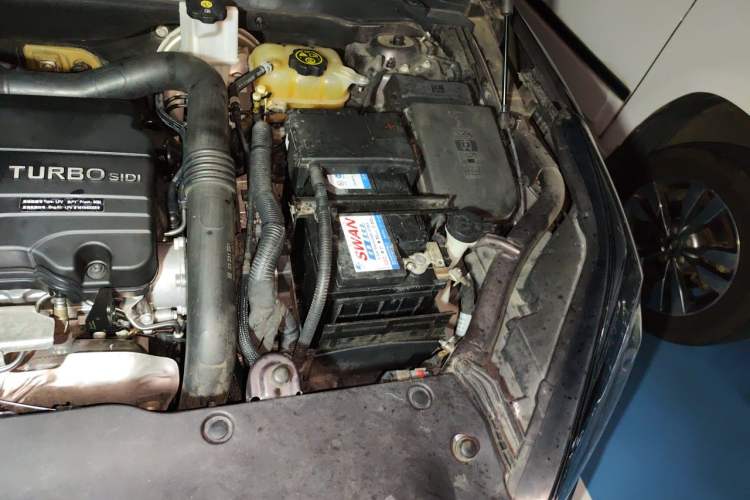 Used Buick Envision 2016 20T Two-Wheel-Drive Elite Model Engine Bay Left