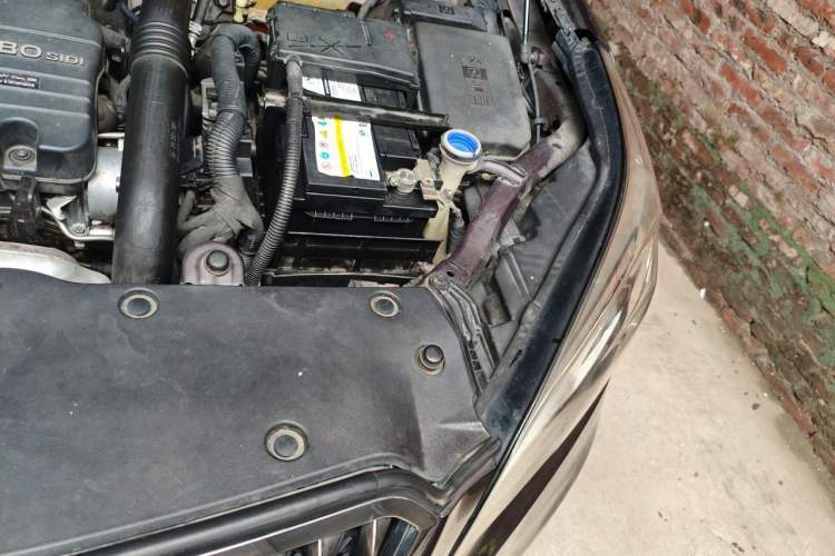Used Buick Envision 2016 20T Two-Wheel Drive Leading Version Engine Bay Left
