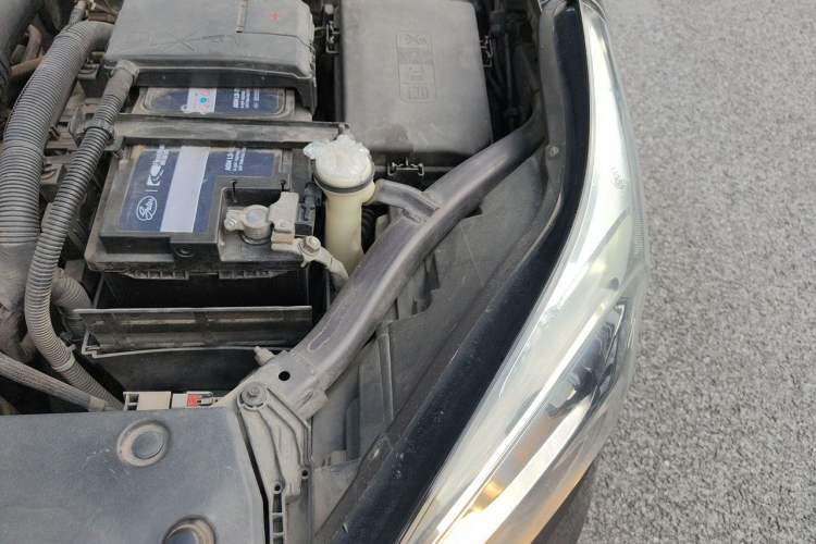 Used Buick Envision 2016 20T Two-Wheel-Drive Elite Model Engine Bay Left