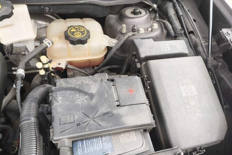 Used Buick Envision 2016 20T Two-Wheel-Drive Elite Model Engine Bay Left