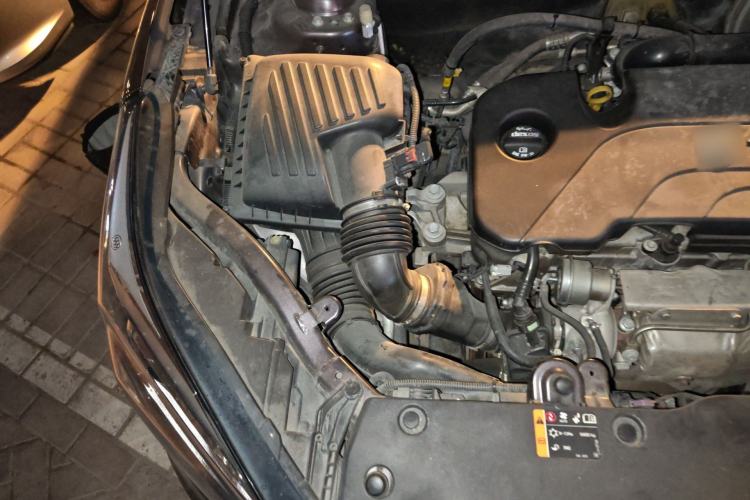 Used Buick Envision 2016 20T Two-Wheel-Drive Elite Model Engine Bay Right