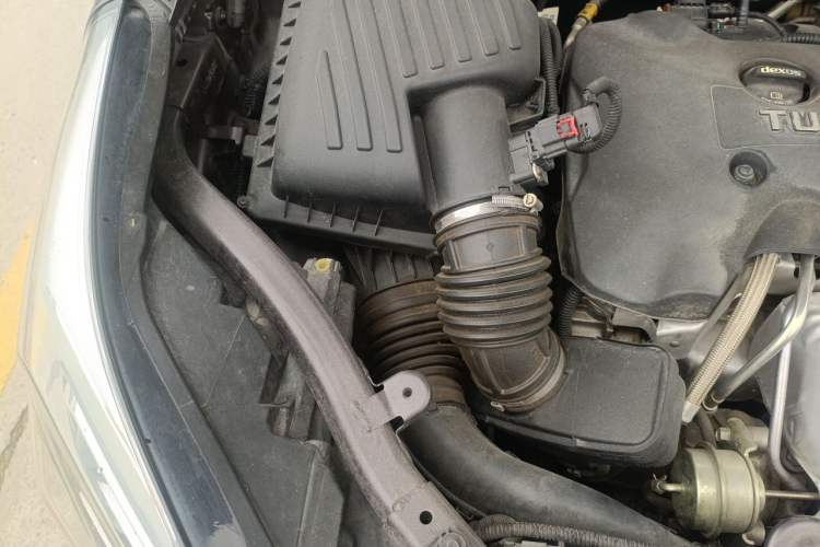 Used Buick Envision 2016 28T Four-Wheel Drive Luxury Model Engine Bay Right