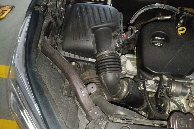 Used Buick Envision 2016 20T Two-Wheel-Drive Elite Model Engine Bay Right