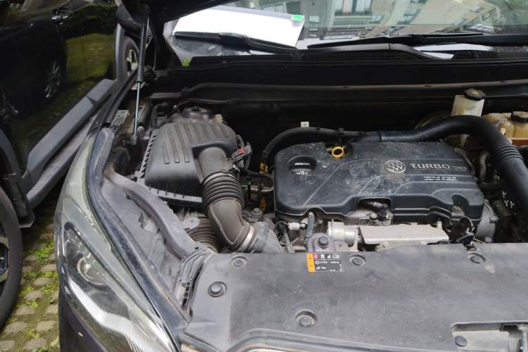 Used Buick Envision 2016 20T Two-Wheel-Drive Elite Model Engine Bay Right