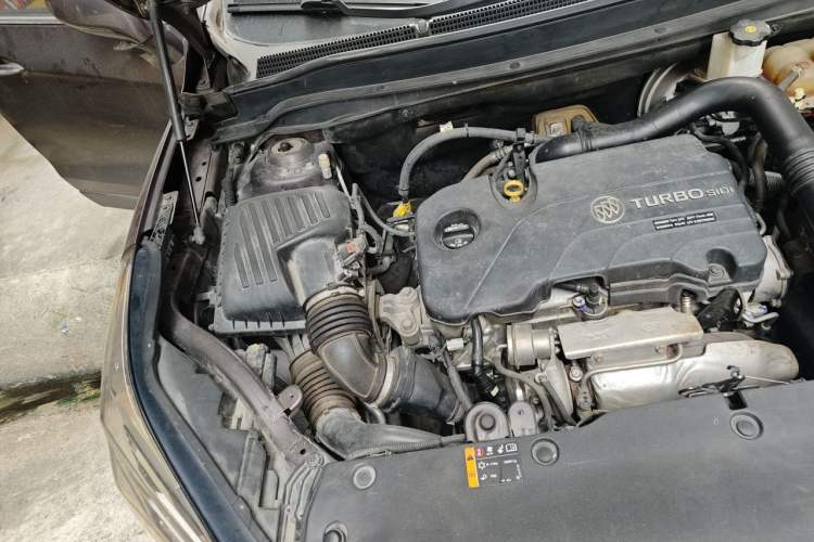Used Buick Envision 2016 20T Two-Wheel-Drive Elite Model Engine Bay Right