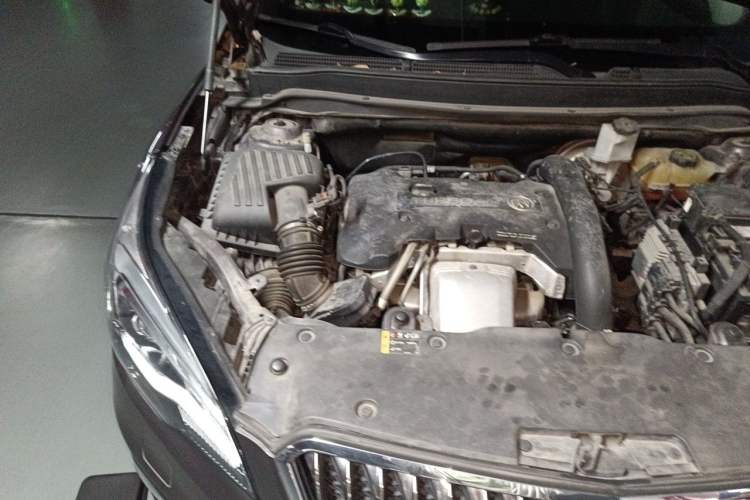 Used Buick Envision 2016 28T Four-Wheel Drive Elite Version Engine Bay Right