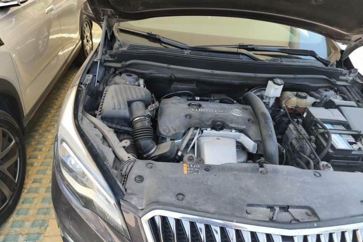 Used Buick Envision 2016 28T Four-Wheel Drive Elite Version Engine Bay Right