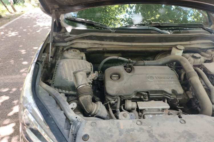 Used Buick Envision 2016 20T Two-Wheel-Drive Elite Model Engine Bay Right