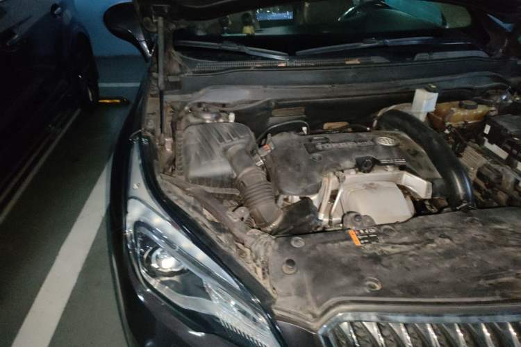 Used Buick Envision 2016 28T Four-Wheel Drive Elite Version Engine Bay Right