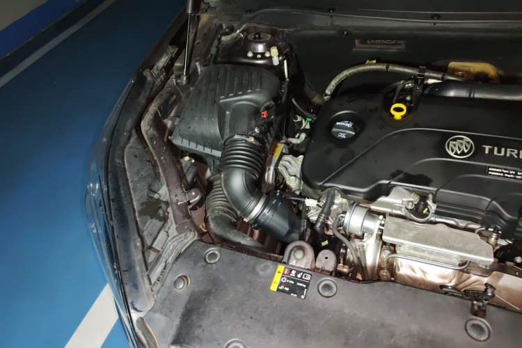 Used Buick Envision 2016 20T Two-Wheel-Drive Elite Model Engine Bay Right