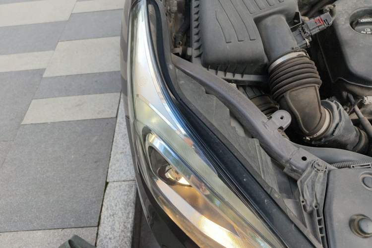 Used Buick Envision 2016 20T Two-Wheel-Drive Elite Model Engine Bay Right