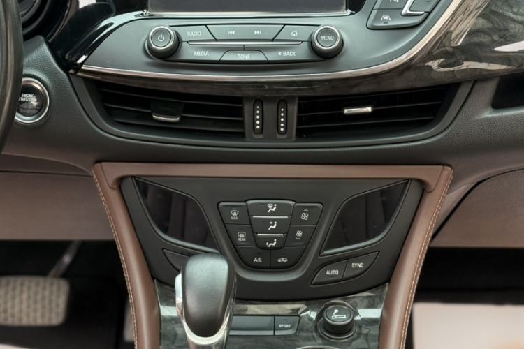 Used Buick Envision 2016 28T Four-Wheel Drive Luxury Model Interior 2