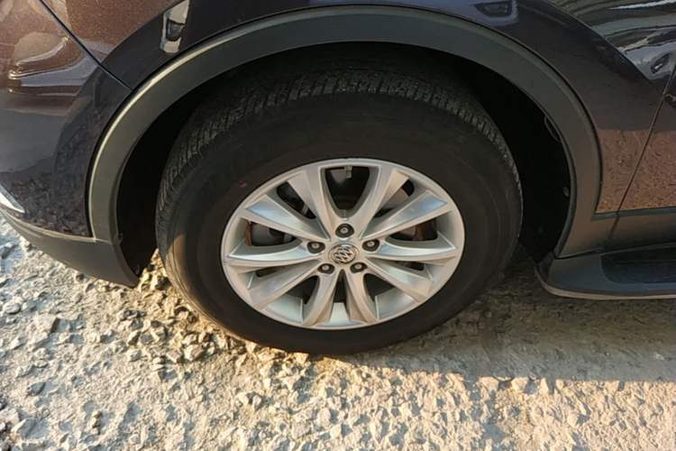 Used Buick Envision 2016 28T Four-Wheel Drive Elite Version Left Front Wheel Hub