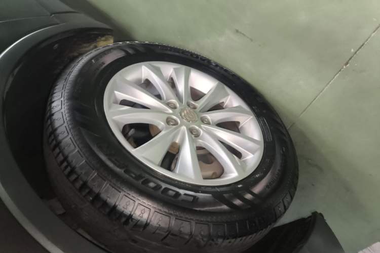 Used Buick Envision 2016 28T Four-Wheel Drive Elite Version Left Front Wheel Hub