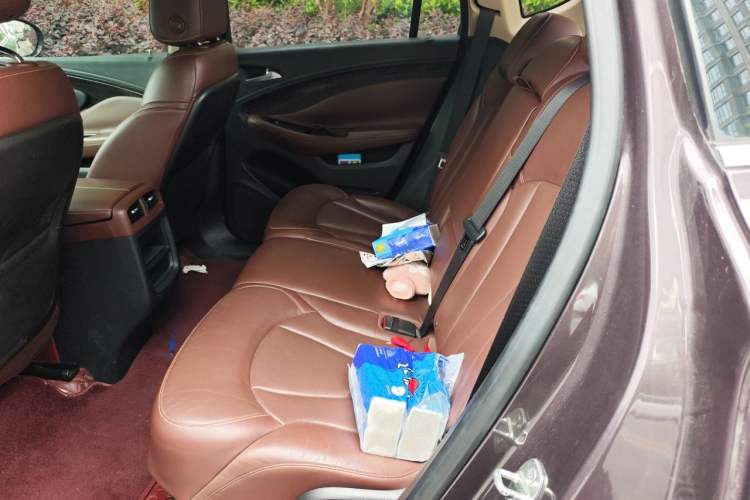 Used Buick Envision 2016 28T Four-Wheel Drive Luxury Model Left Rear Seat
