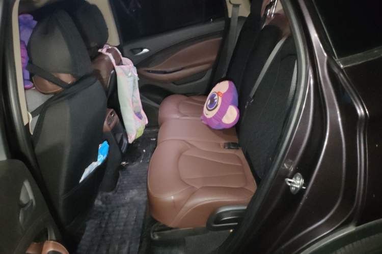 Used Buick Envision 2016 28T Four-Wheel Drive Luxury Model Left Rear Seat
