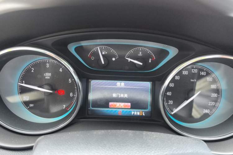Used Buick Envision 2016 20T Two-Wheel-Drive Elite Model Odometer Close Up