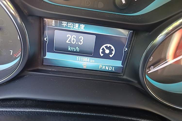 Used Buick Envision 2016 20T Two-Wheel-Drive Elite Model Odometer Close Up