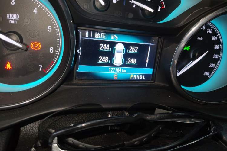 Used Buick Envision 2016 20T Two-Wheel-Drive Elite Model Odometer Close Up