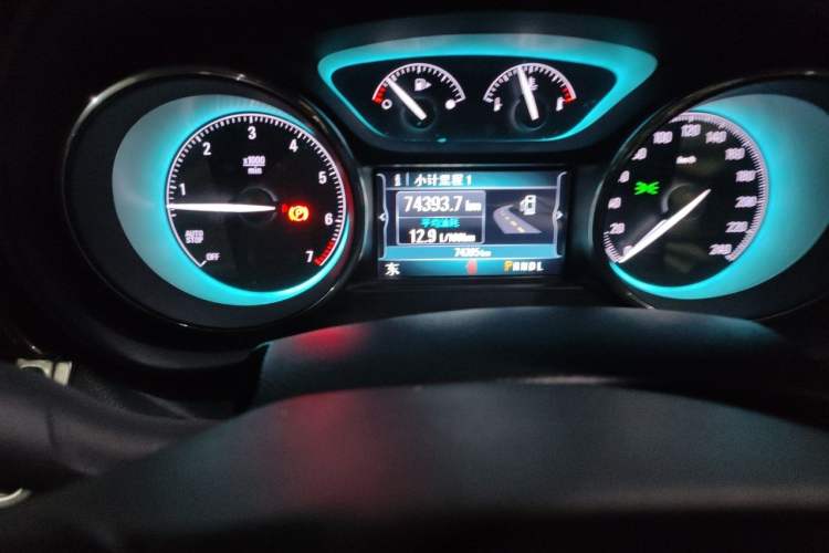 Used Buick Envision 2016 28T Four-Wheel Drive Elite Version Odometer Close Up