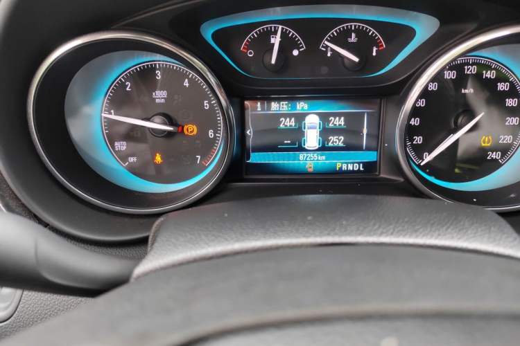 Used Buick Envision 2016 20T Two-Wheel-Drive Elite Model Odometer Close Up