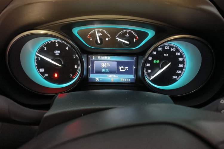 Used Buick Envision 2016 20T Two-Wheel Drive Leading Version Odometer Close Up