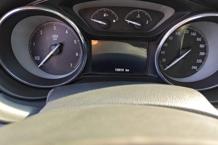 Used Buick Envision 2016 28T Four-Wheel Drive Elite Version Odometer Close Up
