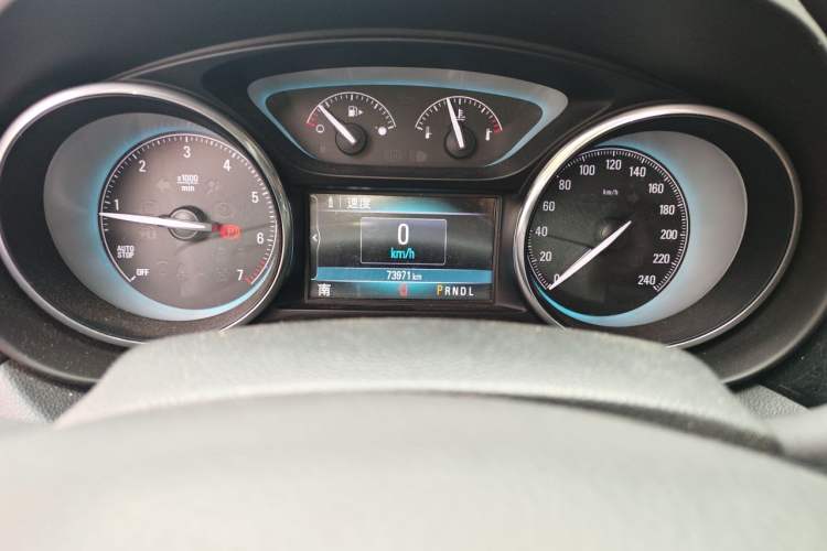 Used Buick Envision 2016 28T Four-Wheel Drive Luxury Model Odometer Close Up