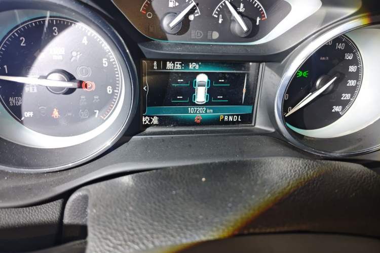 Used Buick Envision 2016 28T Four-Wheel Drive Elite Version Odometer Close Up
