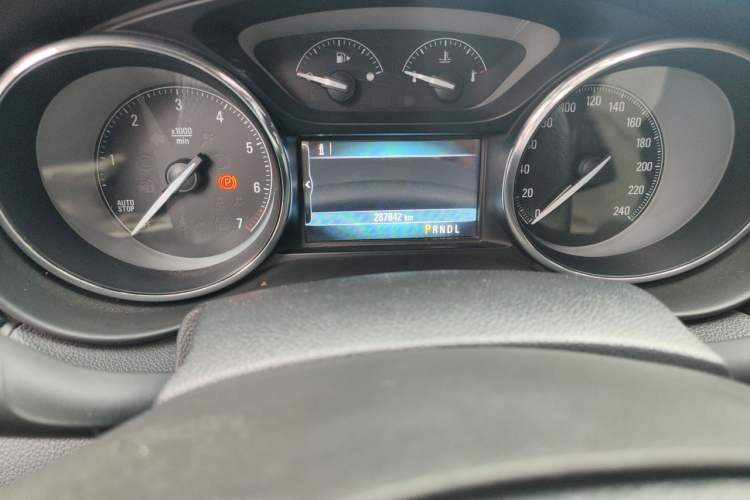 Used Buick Envision 2016 20T Two-Wheel Drive Leading Version Odometer Close Up