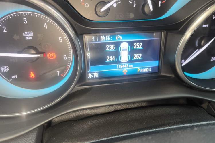 Used Buick Envision 2016 28T Four-Wheel Drive Luxury Model Odometer Close Up
