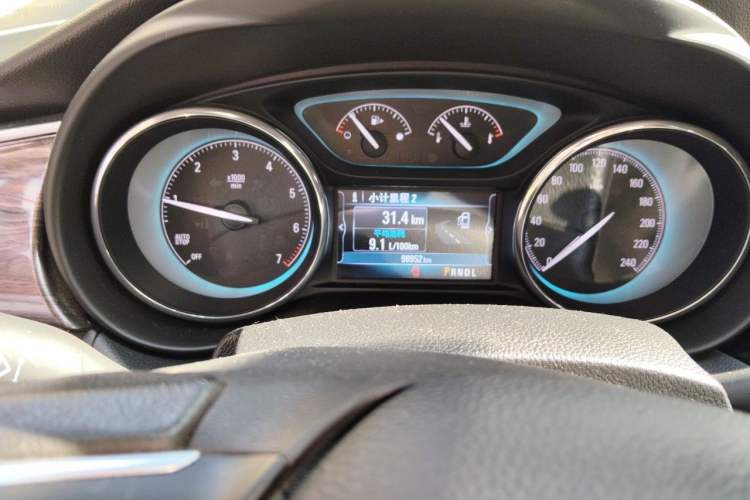 Used Buick Envision 2016 20T Two-Wheel-Drive Elite Model Odometer Close Up
