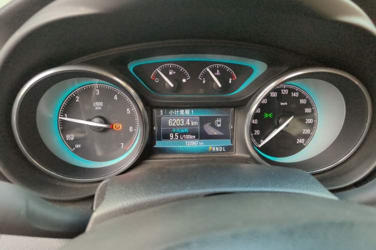 Used Buick Envision 2016 20T Two-Wheel-Drive Elite Model Odometer Close Up