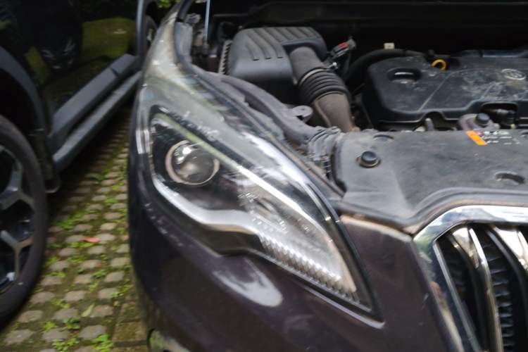 Used Buick Envision 2016 20T Two-Wheel-Drive Elite Model Right Front Headlight