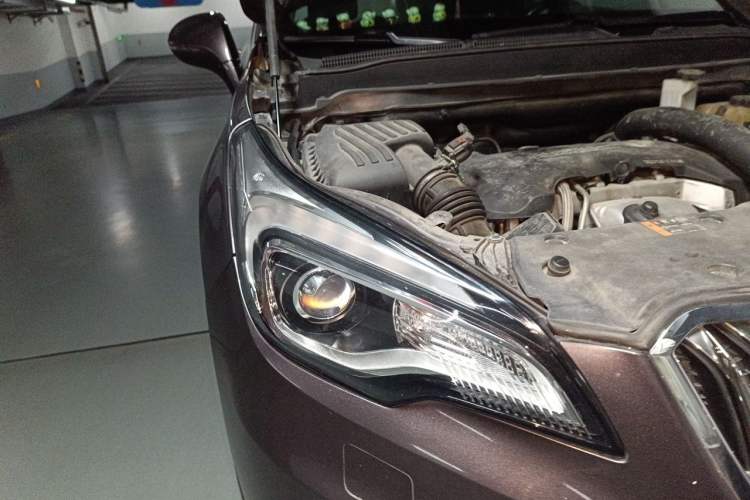 Used Buick Envision 2016 28T Four-Wheel Drive Elite Version Right Front Headlight