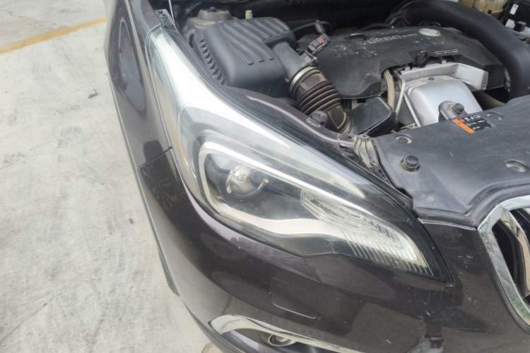 Used Buick Envision 2016 28T Four-Wheel Drive Luxury Model Right Front Headlight