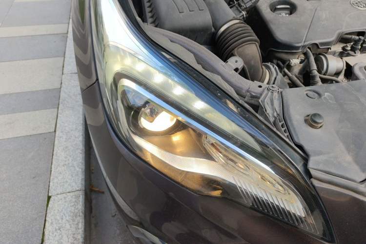 Used Buick Envision 2016 20T Two-Wheel-Drive Elite Model Right Front Headlight