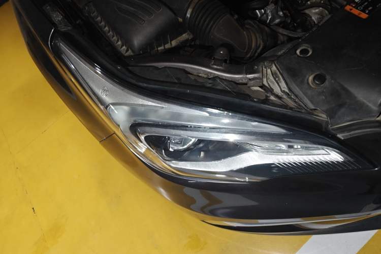 Used Buick Envision 2016 20T Two-Wheel-Drive Elite Model Right Front Headlight